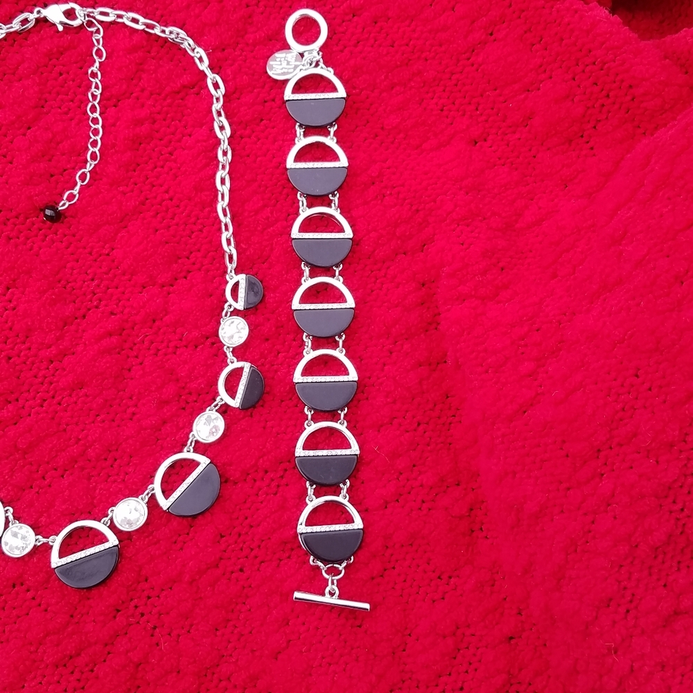WHBM. necklace and bracelet set Sale - Picture 2 of 6